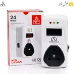 محافظ کولر گازی امگا S5500 با پریز MK در کنار جعبه محصول